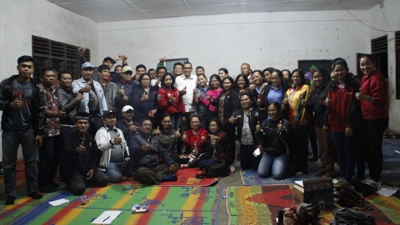 Puluhan Guru Honorer di Karo Curhat ke Arya Sinulingga