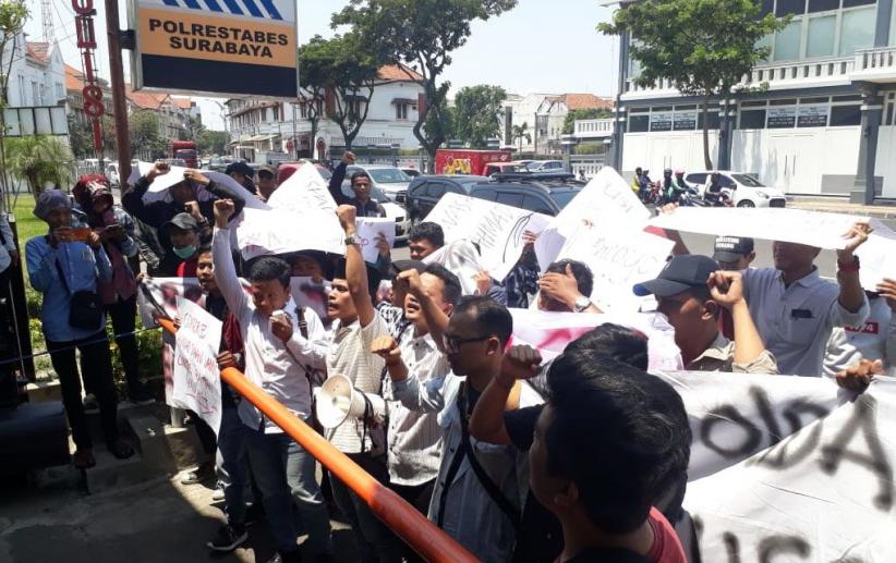 Massa Desak Polda Jatim Usut Tuntas Kasus Ujaran Kebencian Ahmad Dhani
