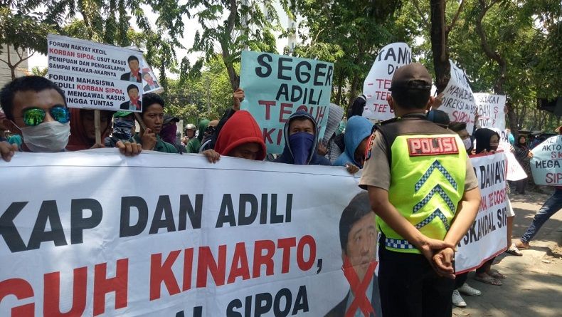 Demo di PN Surabaya, Korban Sipoa Minta Dalang Penipuan Dicekal