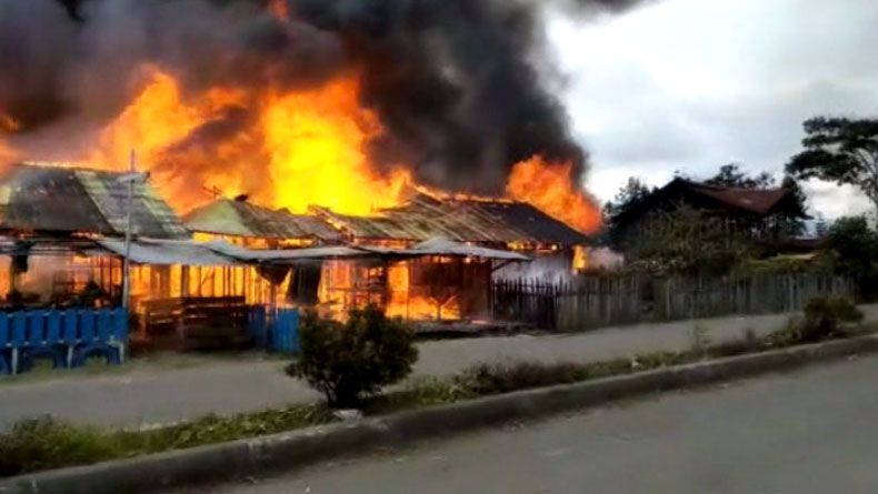 Bentrok Warga di Oksibil Papua, Puluhan Rumah Dibakar, 2 Polisi Luka