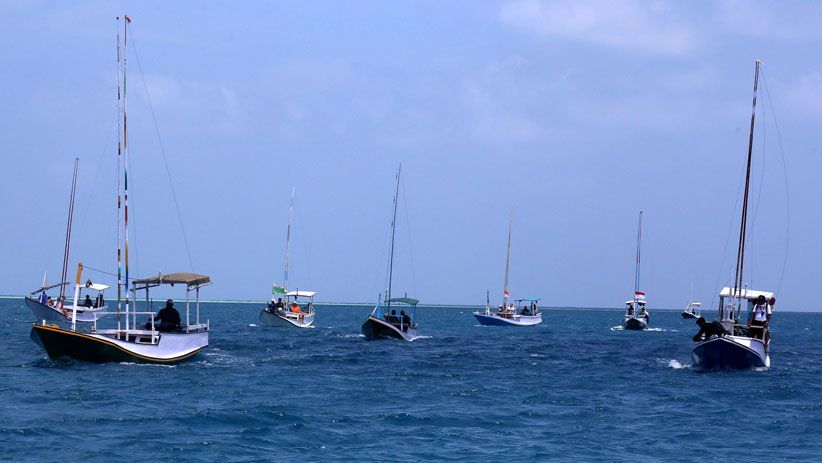 Peserta Wonderful Sail Indonesia Menikmati Keindahan Pulau Noko Bawean Peserta Wonderful Sail Indonesia Menikmati Keindahan Pulau Noko Bawean