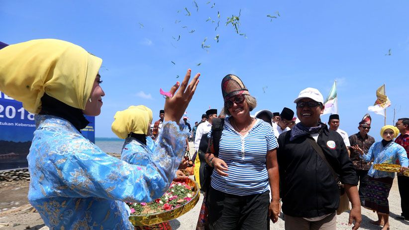 Peserta Wonderful Sail Indonesia Menikmati Keindahan Pulau Noko Bawean Peserta Wonderful Sail Indonesia Menikmati Keindahan Pulau Noko Bawean