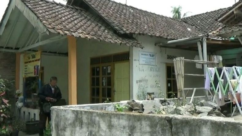 Densus 88 Amankan Penjual Sepatu di Salatiga, Diduga Terkait Teroris