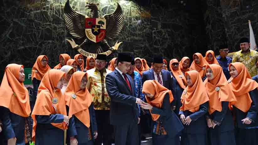 Gubernur Anies Lepas Kafilah Provinsi DKI Jakarta untuk Ikut MTQ Tingkat Nasional - Bagian 1