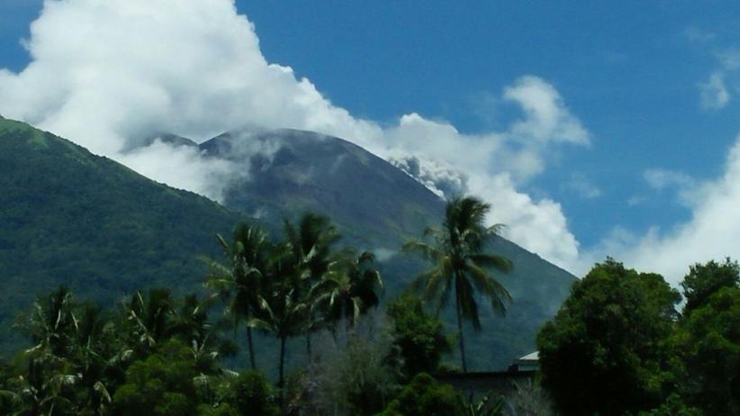 Gunung Gamalama di Ternate Meletus, Tinggi Kolom Abu 250 Meter
