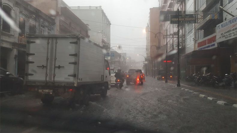 Diguyur Hujan Deras 2 Jam, Sejumlah Kawasan di Medan Tergenang Air
