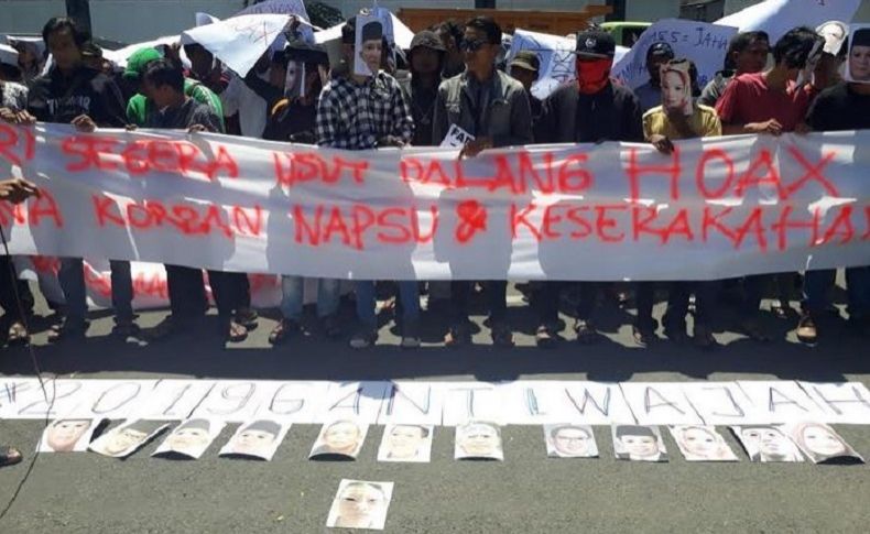 Demo Massa di Surabaya Desak Polisi Adili Tokoh Nasional Penyebar Hoax