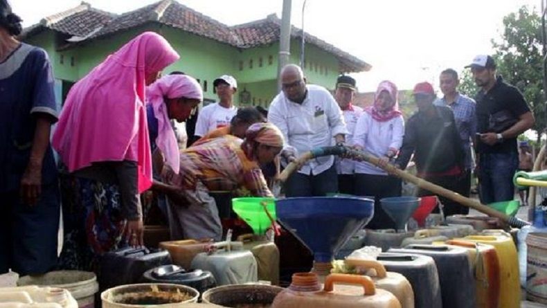 title Partai Perindo Bagikan 32.000 Liter Air Bersih di Desa Slangit Cirebon Partai Perindo Bagikan 32.000 Liter Air Bersih di Desa Slangit Cirebon