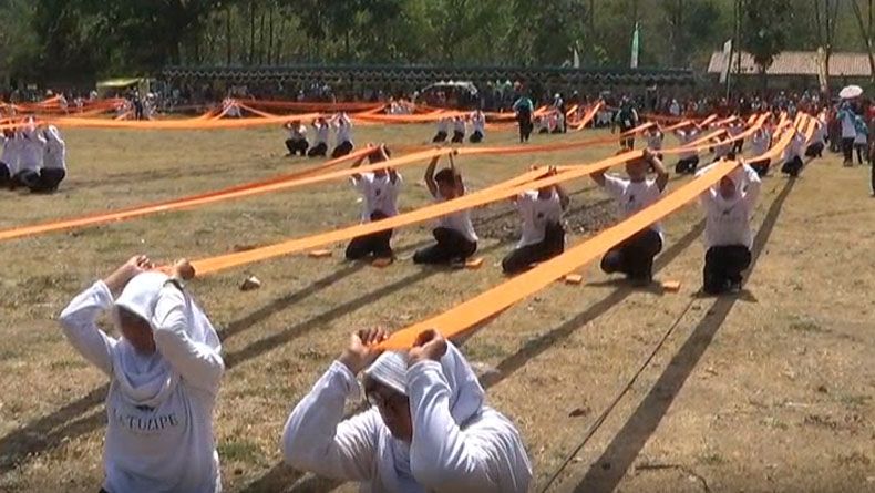 Buat Kain Tenun Stagen 1.001 Meter, Perajin Yogya Ini Cetak Rekor MURI