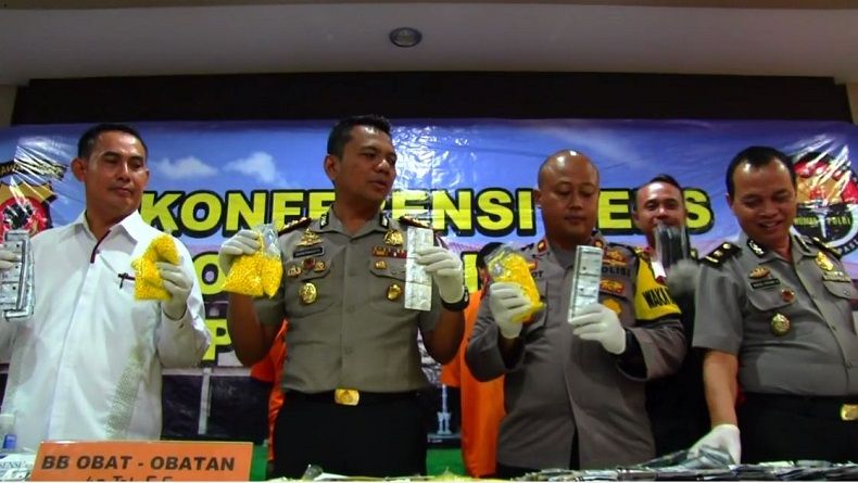 Tangkap Bandar Pil Koplo di Cirebon, Polisi Amankan 400.000 Butir