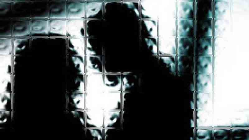 Polisi Tangkap 3 Pasangan Suami Istri Pelaku Seks Swinger di Surabaya