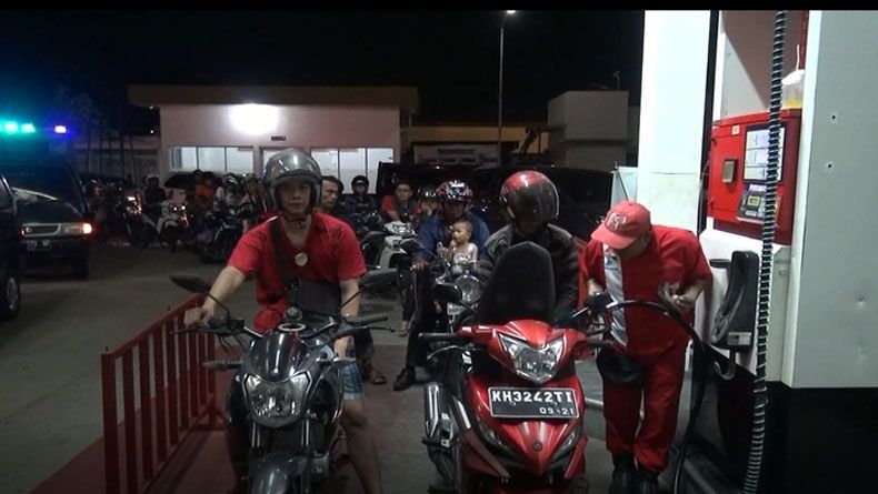 BBM Naik, Antrean Panjang Kendaraan Terjadi di SPBU Palangkaraya