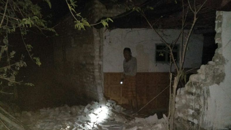 Soekarwo Langsung Terbang dengan Heli ke Sumenep Pantau Korban Gempa