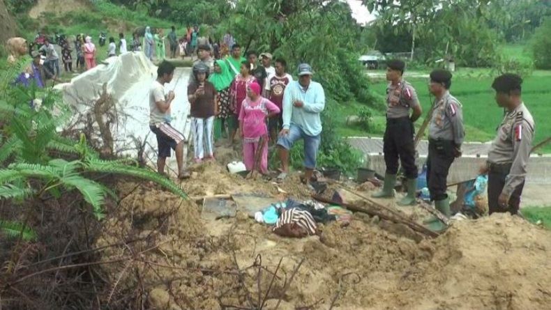 3 Bersaudara Tewas Tertimbun Longsor di Padang Pariaman