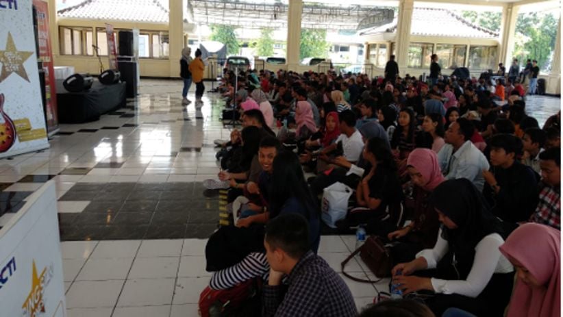 Antusiasme Masyarakat Ikut Audisi Rising Star Season 3 di Kota Surabaya - Bagian 5