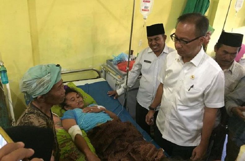 title Mensos Agus Gumiwang Berikan Santunan bagi Korban Gempa di Sumenep Mensos Agus Gumiwang Berikan Santunan bagi Korban Gempa di Sumenep