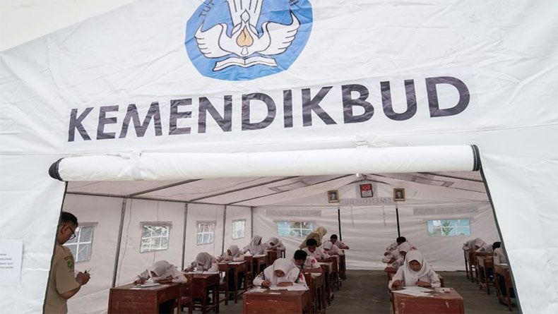 title Belajar di Tenda Darurat, Siswa Korban Gempa Lombok: Panas Pak Menteri Belajar di Tenda Darurat, Siswa Korban Gempa Lombok: Panas Pak Menteri