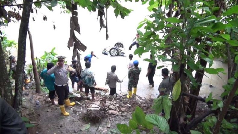 Polisi Jadi Korban Tewas Mobil Masuk Sungai di Mandailing Natal