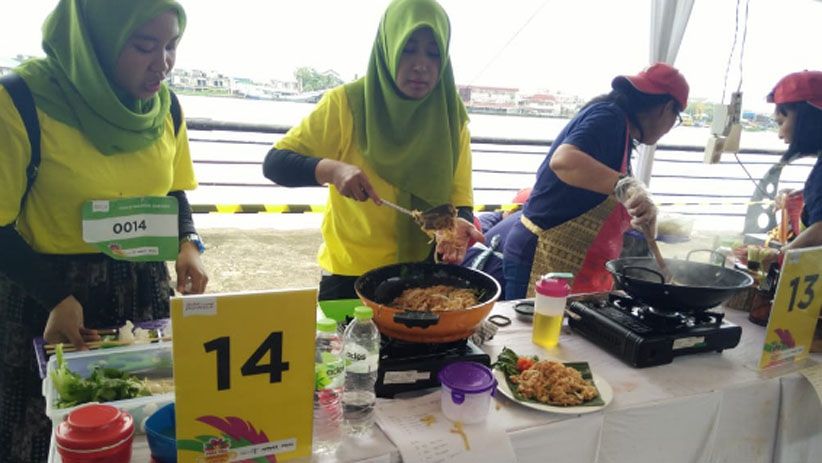 Lomba Memasak Mie Tiauw Curi Perhatian di FPL Pontianak