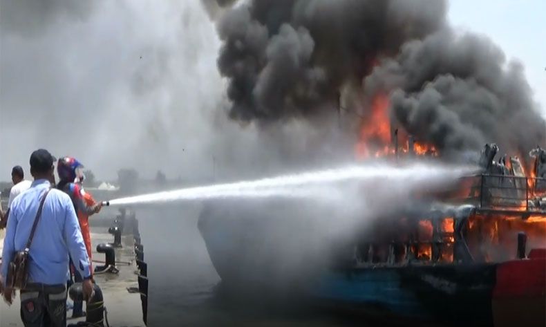 Kapal Friend Ludes Terbakar di Probolinggo, Kerugian Capai Rp5 Miliar