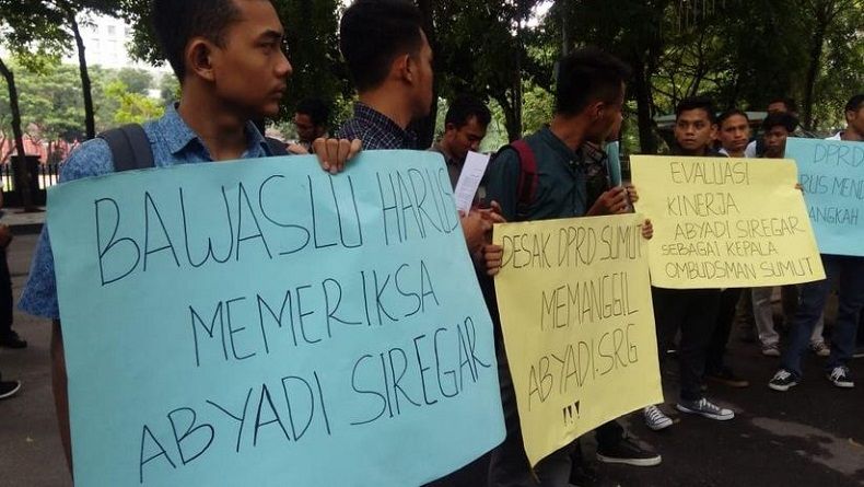 Mahasiswa Demo Kepala ORI Sumut Abyadi Siregar Dicopot dari Jabatannya
