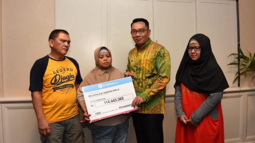 Emil Serahkan Bantuan Kepada Keluarga Haringga Sirila di Tangerang