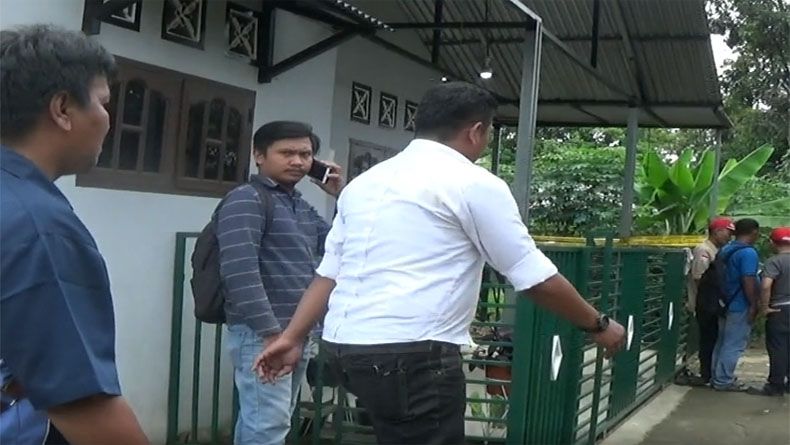 title Polisi Amankan 2 Orang terkait Pembunuhan Sekeluarga di Deliserdang Polisi Amankan 2 Orang terkait Pembunuhan Sekeluarga di Deliserdang
