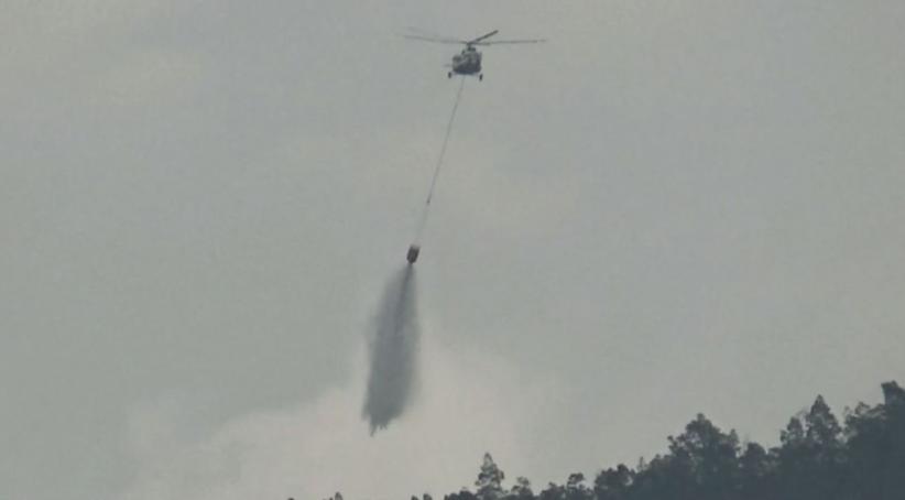 Helikopter Water Bombing Diterjunkan Padamkan Kebakaran Gunung Merbabu