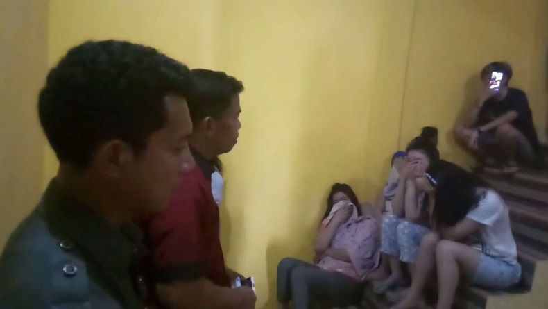 Kerap Bawa Teman Pria ke Kamar, Belasan Anak Kos di Wajo diusir Warga