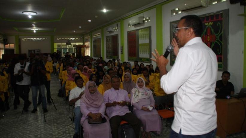 title Arya Sinulingga Ajak Mahasiswa Tangkal Hoaks dengan Budaya Literasi Arya Sinulingga Ajak Mahasiswa Tangkal Hoaks dengan Budaya Literasi
