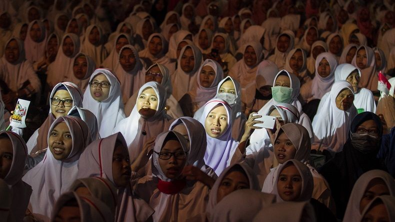 Puluhan Ribu Santri dari Seluruh Nusantara Apel Akbar di Vastenburg