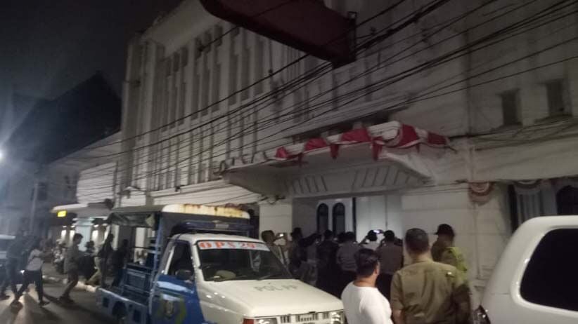 Foto-Foto Satpol PP DKI Jakarta Tutup Diskotek Old City - Bagian 7