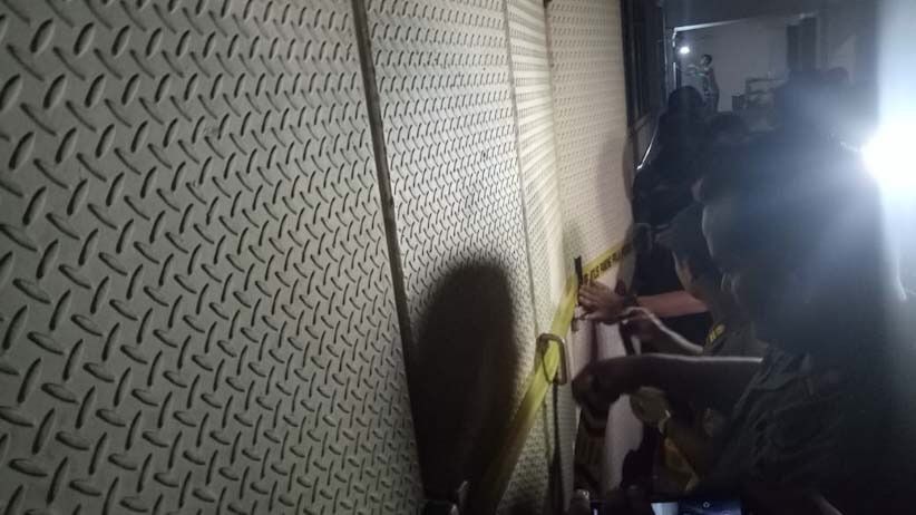 Foto-Foto Satpol PP DKI Jakarta Tutup Diskotek Old City - Bagian 2