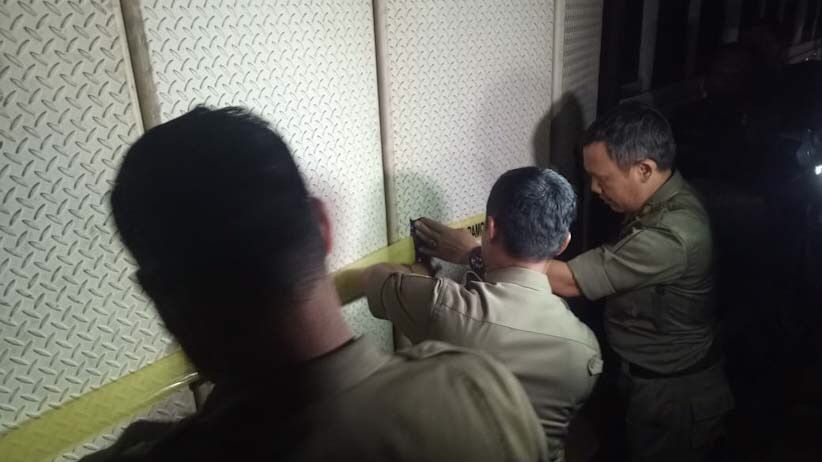 Foto-Foto Satpol PP DKI Jakarta Tutup Diskotek Old City - Bagian 5