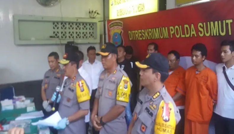 title Motif Pembunuhan Sekeluarga di Deliserdang Terungkap, Pelaku Dendam Motif Pembunuhan Sekeluarga di Deliserdang Terungkap, Pelaku Dendam