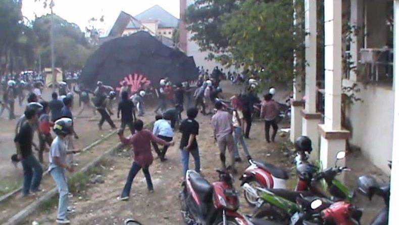 Ratusan Mahasiswa UIN Makassar Tawuran, 3 Luka Terkena Lemparan Batu