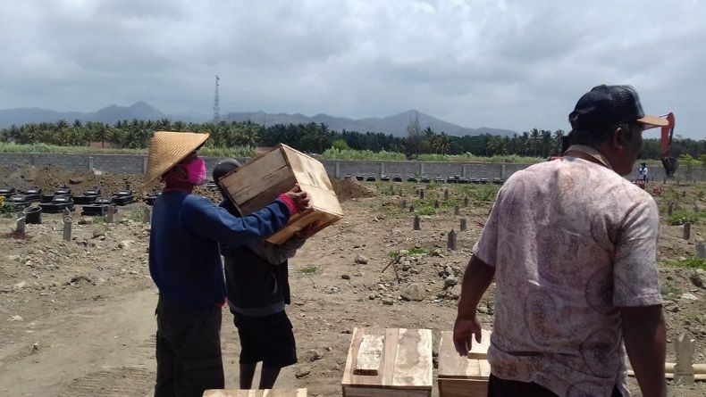 PT Angkasa Pura I Lanjutkan Relokasi 81 Makam dari Lokasi Bandara NYIA
