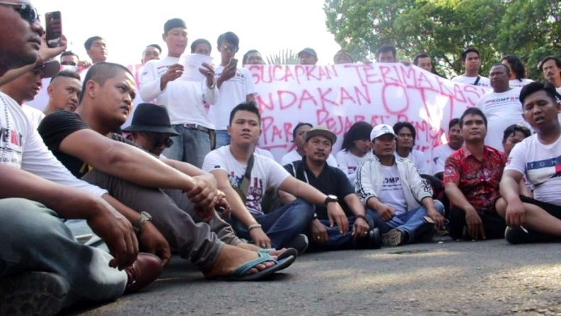 Bupati Cirebon Ditangkap KPK, PNS Ini Gelar Syukuran Bersama Aktivis
