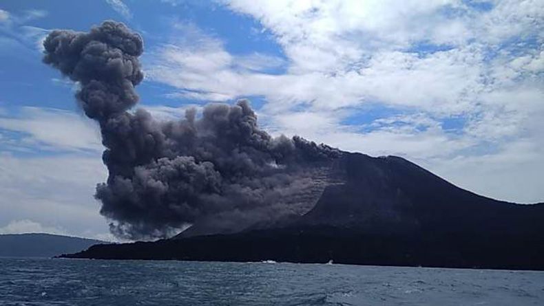 Anak Krakatau Meletus 232 Kali, Lontaran Material Pijar 200 Meter