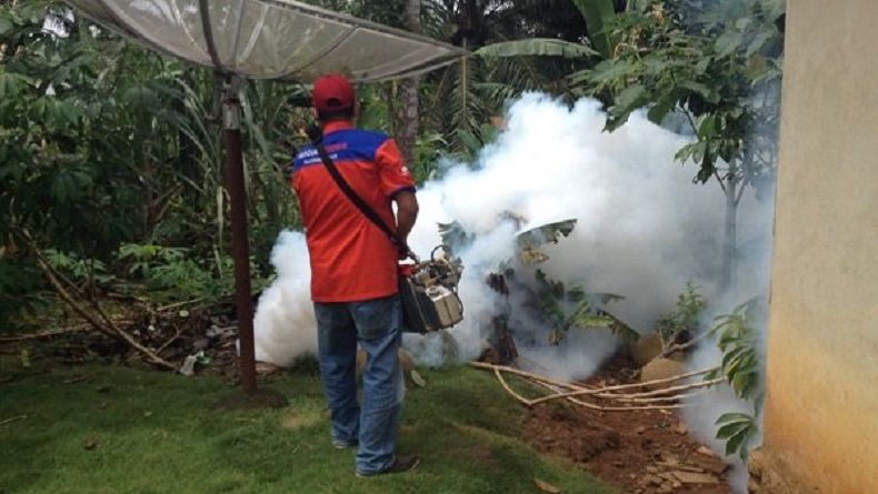 Antisipasi DBD, Rescue Perindo Fogging Permukiman di Bengkulu Utara