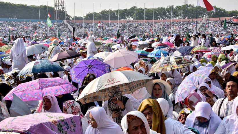 Ribuan Jamaah Ikuti Istigasah Kubro di GOR Delta Sidoarjo - Bagian 3