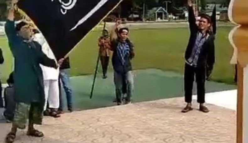 title Polisi Periksa Sejumlah Saksi Pengibaran Bendera Hitam di DPRD Poso Polisi Periksa Sejumlah Saksi Pengibaran Bendera Hitam di DPRD Poso