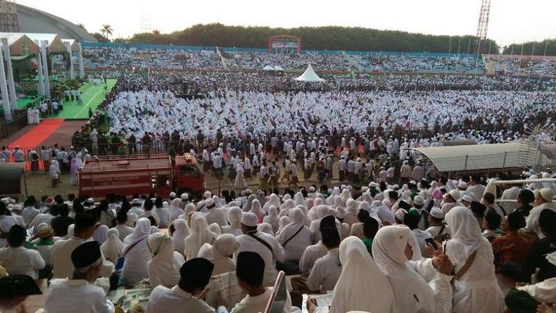 1 Juta Jamaah Dzikir dan Istigasah Kubro Doakan Bangsa di GOR Sidoarjo