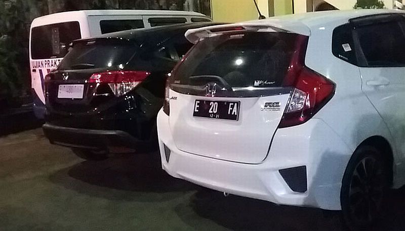 KPK Geledah Rumah Putra Bupati Cirebon, 2 Mobil Disita