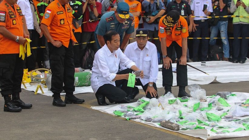 Presiden Jokowi Tinjau Posko Evakuasi Kecelakaan Lion Air  - Bagian 3