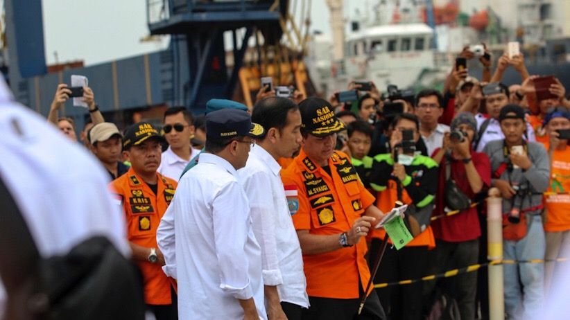 Presiden Jokowi Tinjau Posko Evakuasi Kecelakaan Lion Air  - Bagian 6