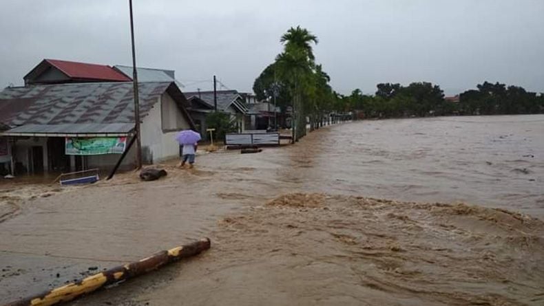 Banjir hingga 1,5 Meter dan Tanah Longsor Melanda Kota Padang
