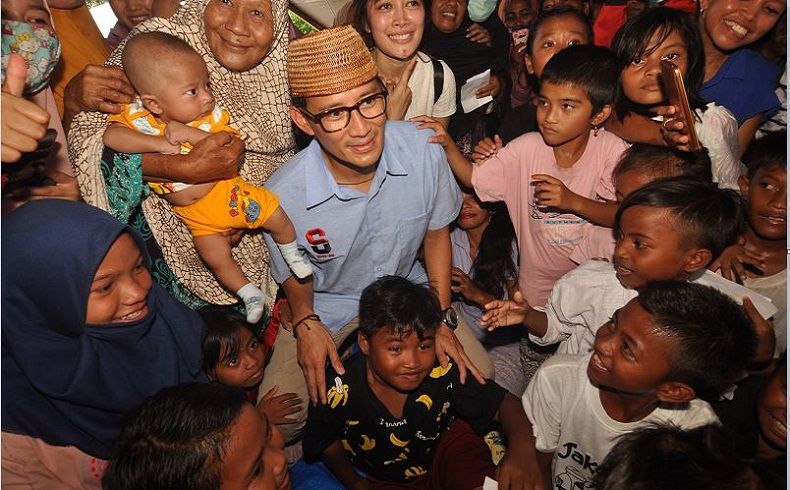 Kunjungi Pasar di Palu, Sandiaga Bayar Rp100.000 untuk 2 Potong Tempe