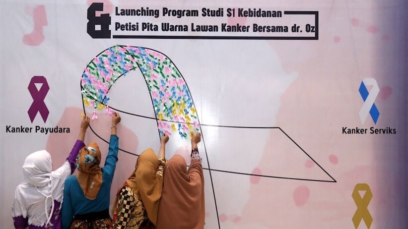 Universitas Muhammadiyah Surabaya Gelar Petisi Melawan Penyakit Kanker - Bagian 1