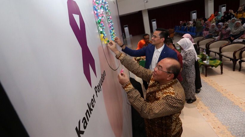 Universitas Muhammadiyah Surabaya Gelar Petisi Melawan Penyakit Kanker - Bagian 2